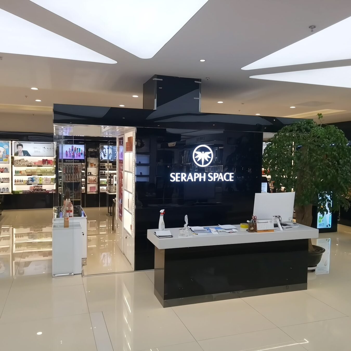 Mall Beauty Island Store — Custom Cosmetics Display Fixtures | Winka Display - Custom Store Display Solutions