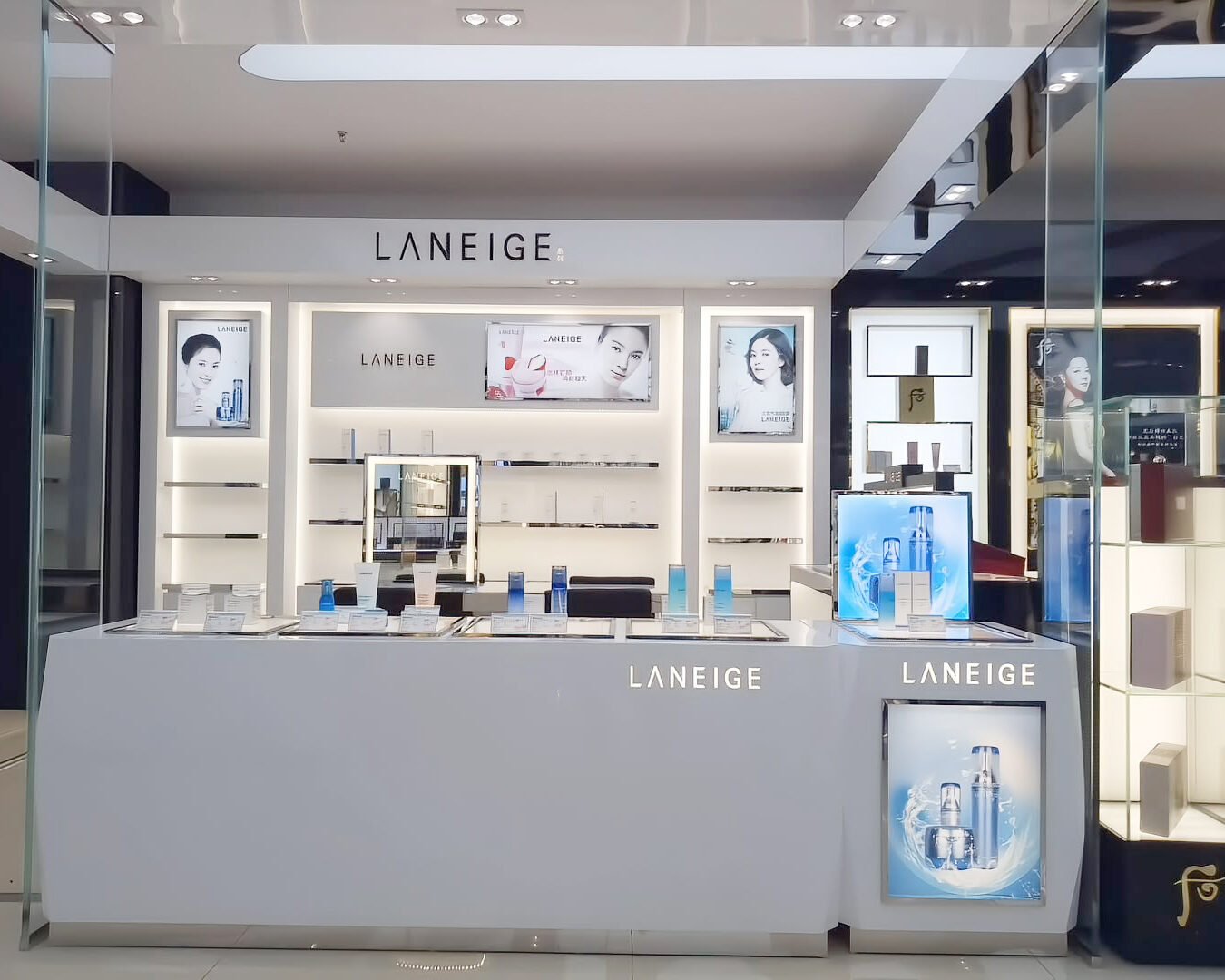 Mall Beauty Island Store — Custom Cosmetics Display Fixtures | Winka Display - Custom Store Display Solutions